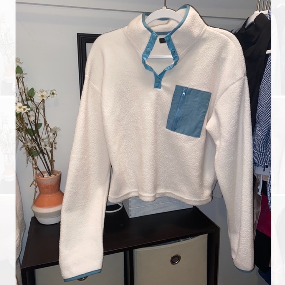 La Hearts Tops - NWOT Sherpa - 2/$20✨